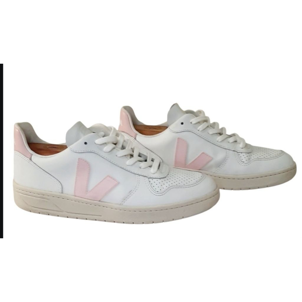Women's Veja Woman V-10 Leather (White and Pink) Sneakers - Size 9